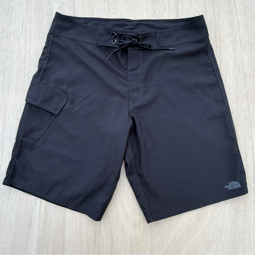The North Face Black Hybrid Cargo Swim Board Shorts Men's 38 Gorpcore